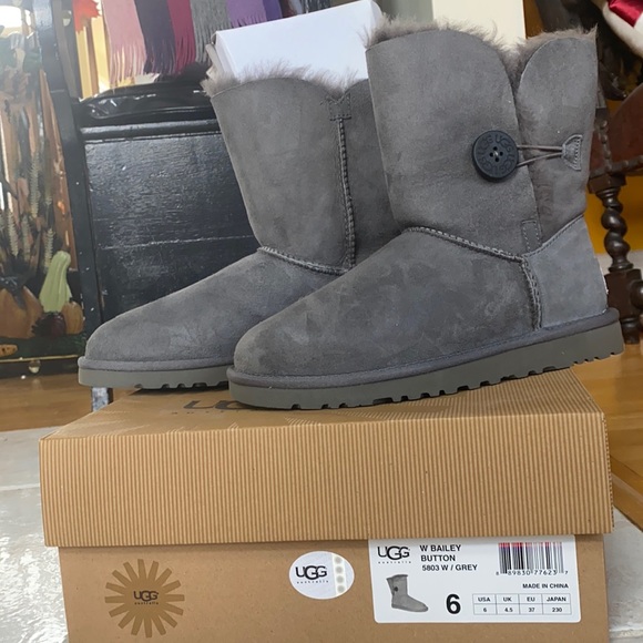 UGG Shoes - Grey UGG Bailey Button